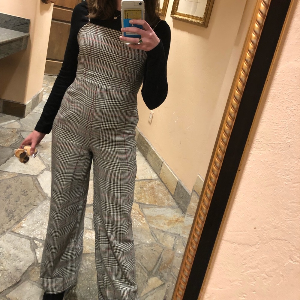 Jumpsuit. Plaid houndstooth pattern.